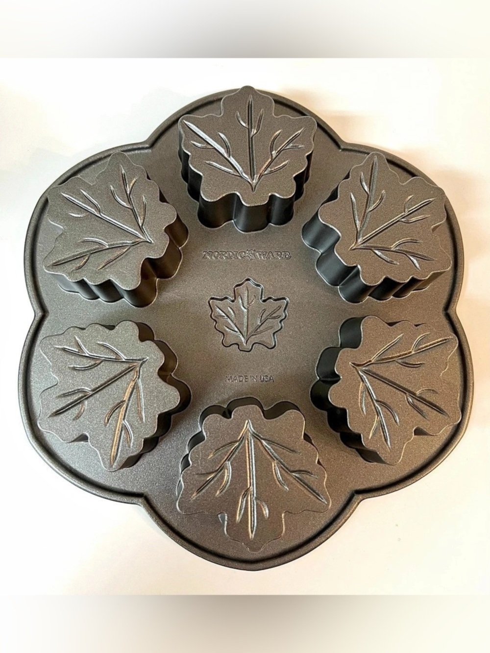 Nordic Ware Maple Leaf Baking Cakelet 6 Muffins Pan Autumn Leaves Cast Aluminum